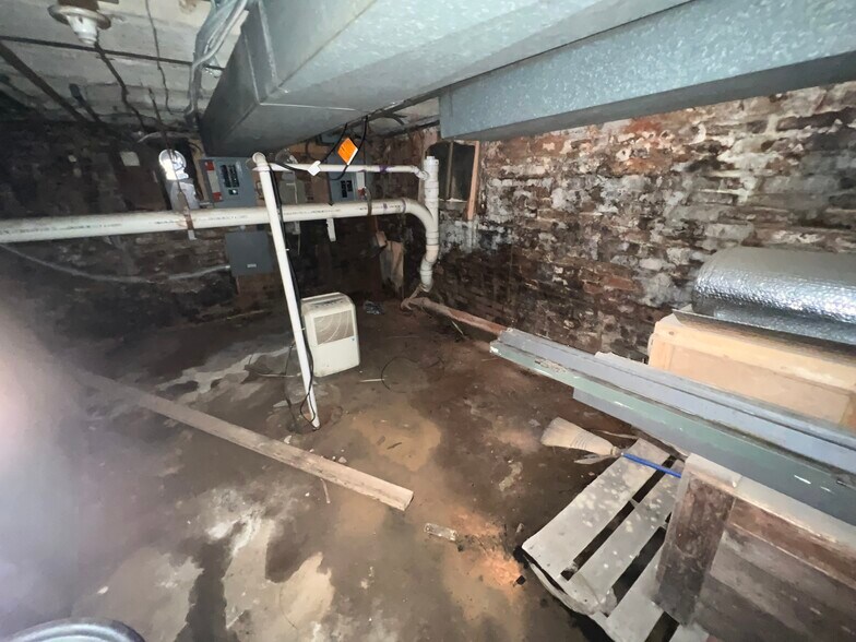 More Photos Of 1438-1442 Light St, Baltimore Showroom For Sale