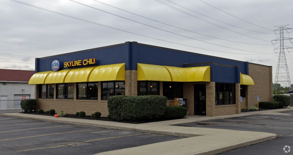 Primary Photo Of 2511 E Sharon Rd, Cincinnati Restaurant For Sale