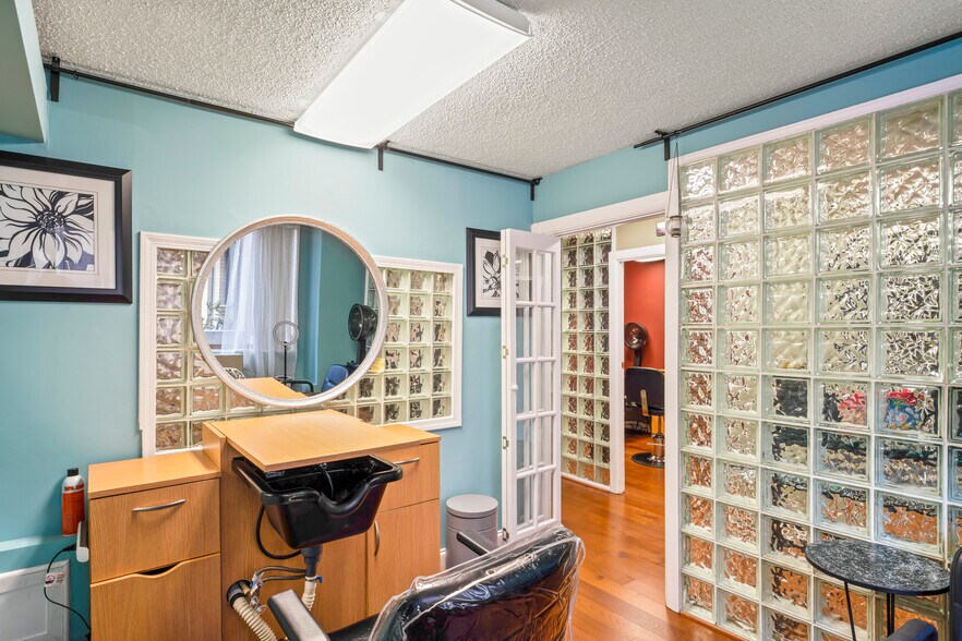 More Photos Of 1325 18th St NW, Washington Office For Lease