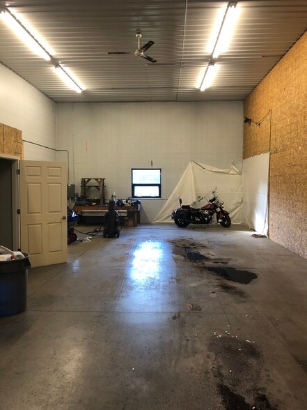 More Photos Of 2879-2893 Sanford Ave SW, Grandville Warehouse For Lease