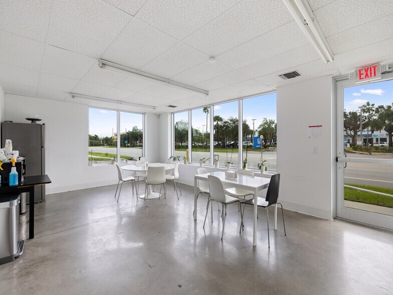 More Photos Of 675 US Highway 1, Vero Beach Warehouse For Lease