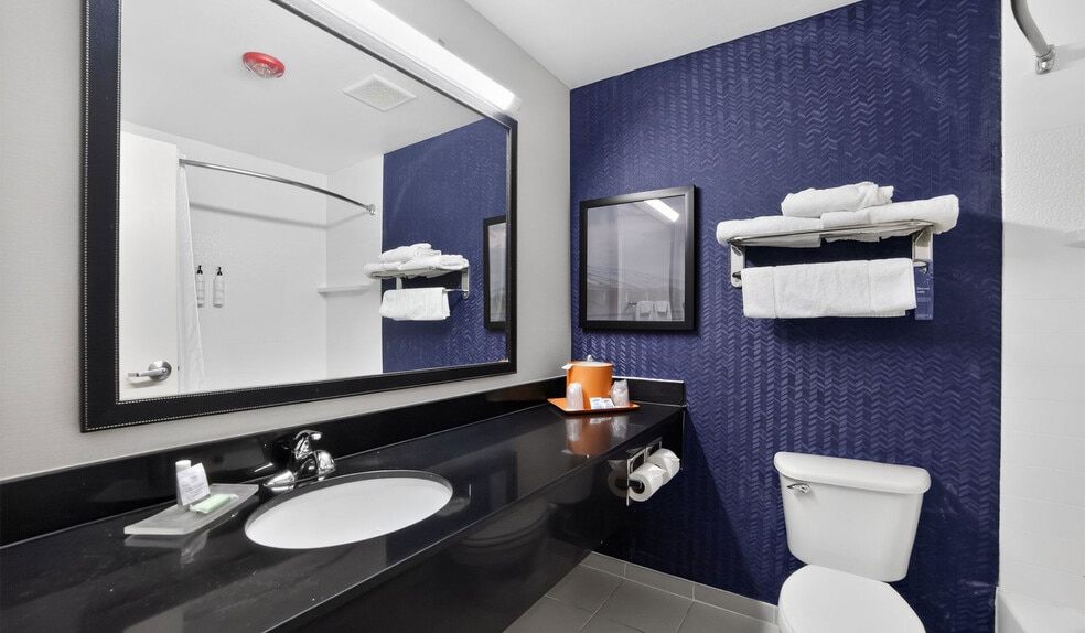 More Photos Of 1945 W Southwest Loop 323, Tyler Hotel For Sale