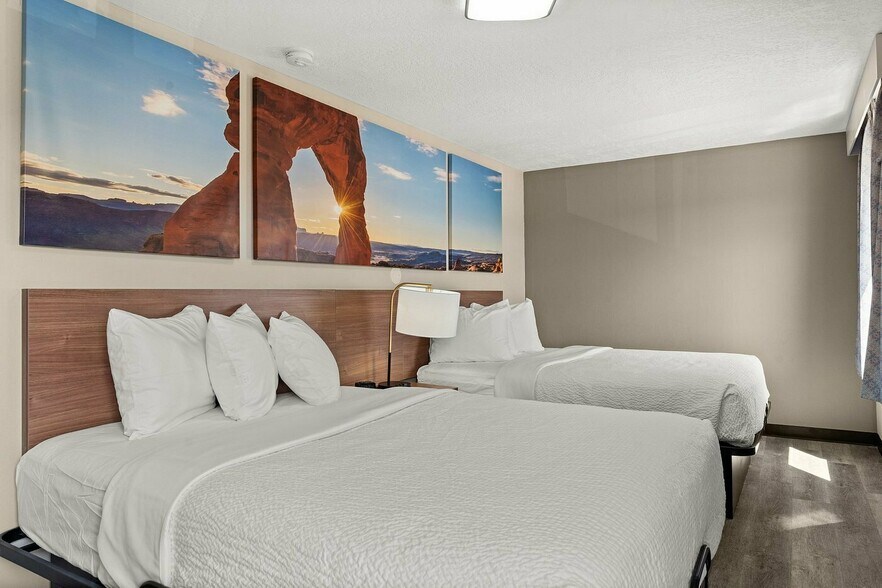 More Photos Of 1520 Candelaria Rd NE, Albuquerque Hotel For Sale