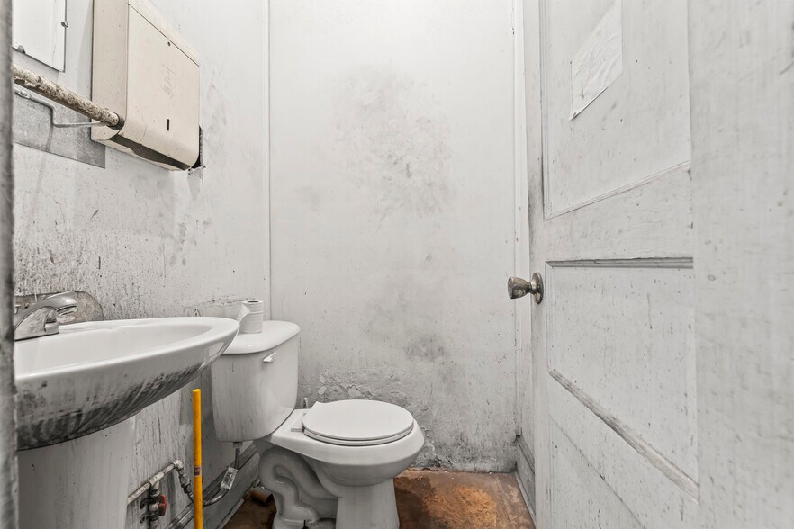 More Photos Of 1906 N Main St, Kannapolis Industrial For Sale