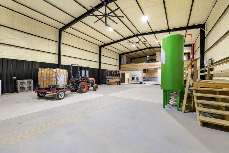 More Photos Of 354 Bulldog Rd, Altoona Flex For Sale