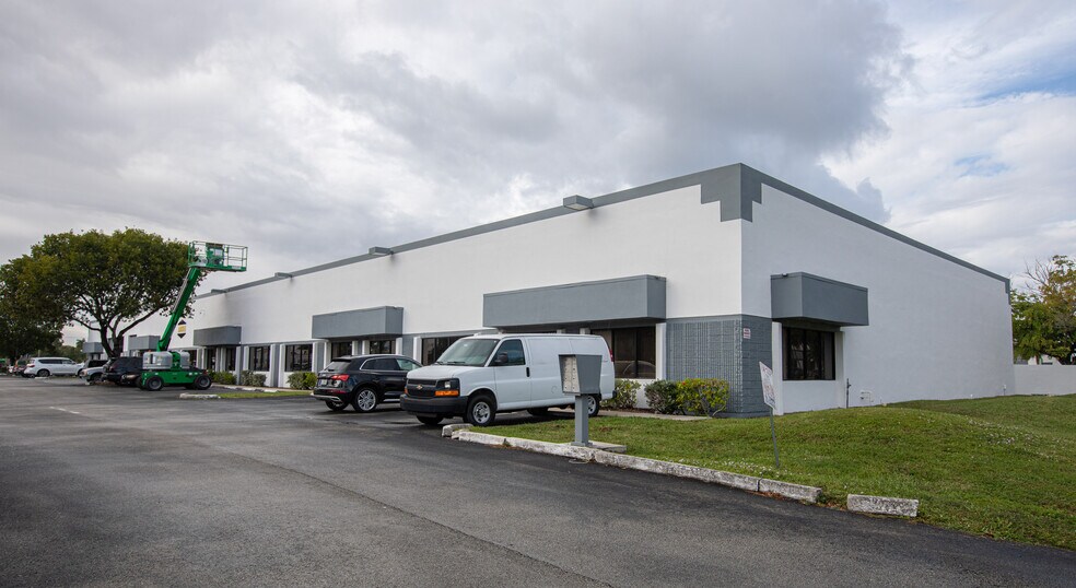 More Photos Of 3555-3569 NW 53rd Ct, Fort Lauderdale Unknown For Lease