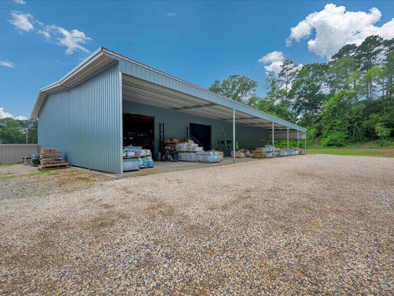 More Photos Of 9343 S US Highway 69, Huntington Showroom For Sale