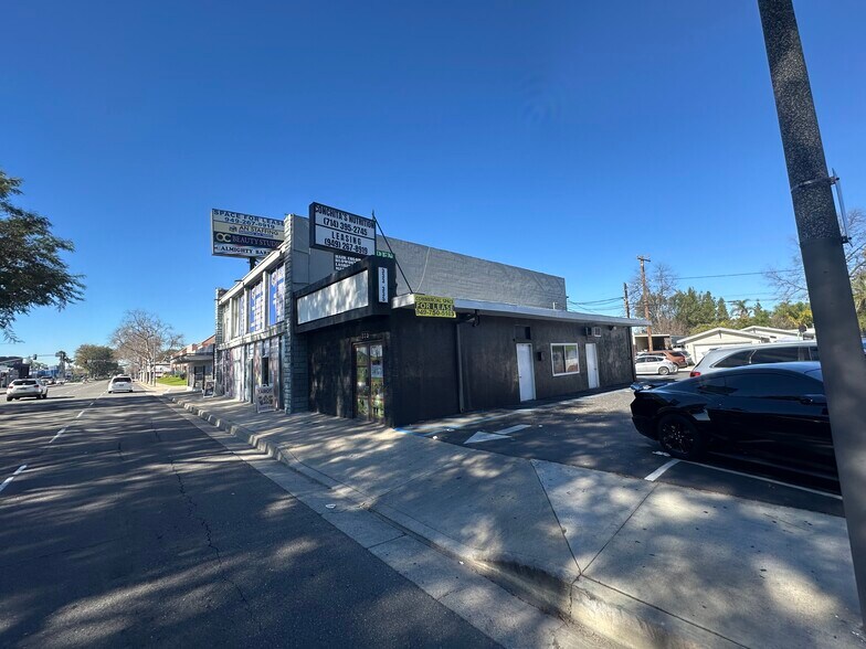More Photos Of 333 W 17th St, Santa Ana Freestanding For Lease