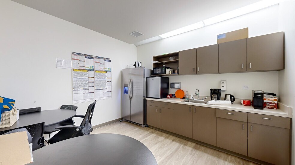 More Photos Of 7460 S Gartrell Rd, Aurora Freestanding For Sale