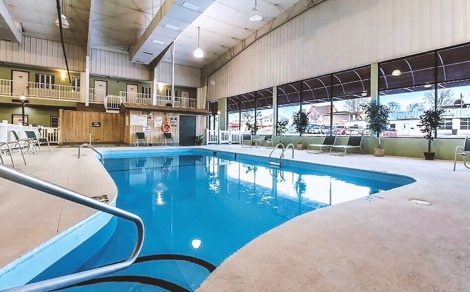More Photos Of 612 W B St, McCook Hotel For Sale