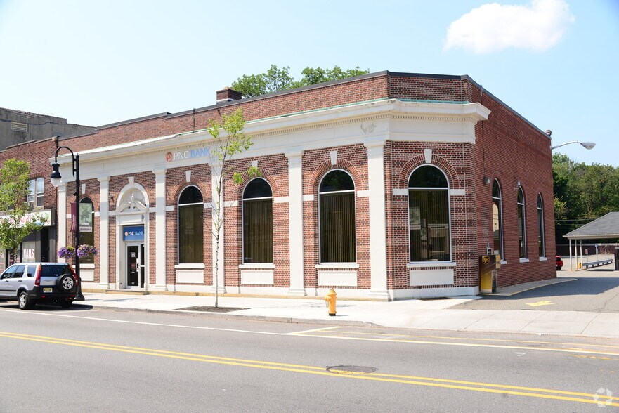 More Photos Of 424-426 Broad St, Bloomfield Bank For Lease