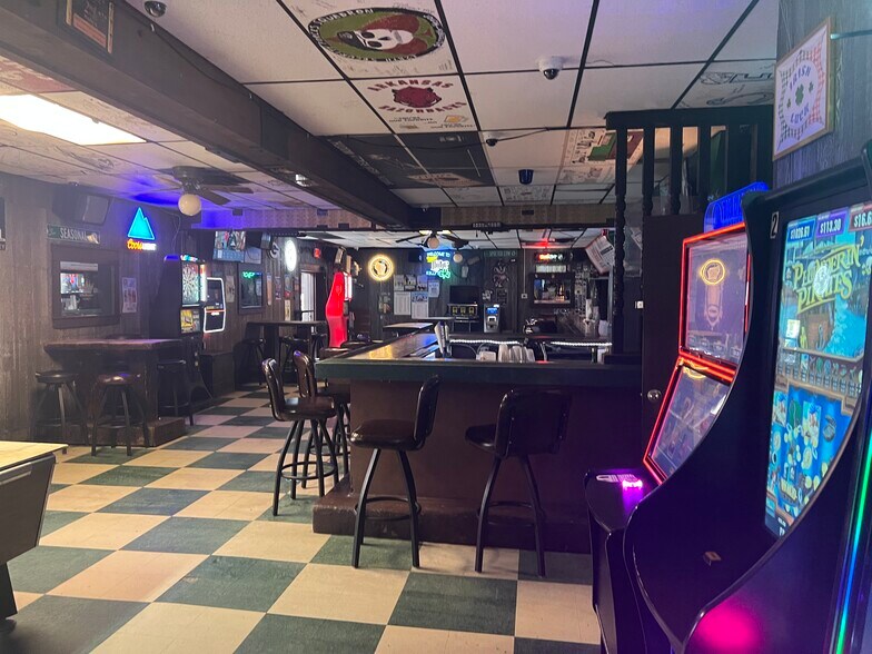 More Photos Of 219 Wisconsin St, Oshkosh Bar For Sale