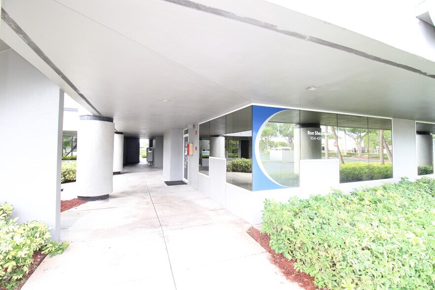 More Photos Of 10011-10031 Pines Blvd, Pembroke Pines Medical For Lease