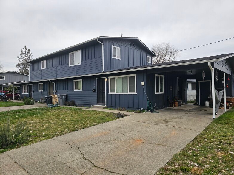 More Photos Of 702 SE 9th St, Grants Pass Apartments For Sale