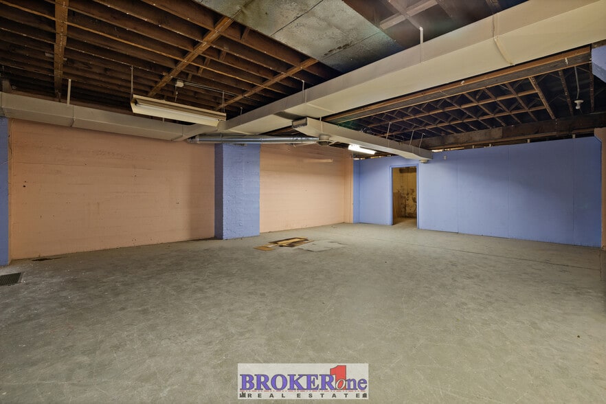 More Photos Of 225 N Wolcott St, Casper Flex For Sale