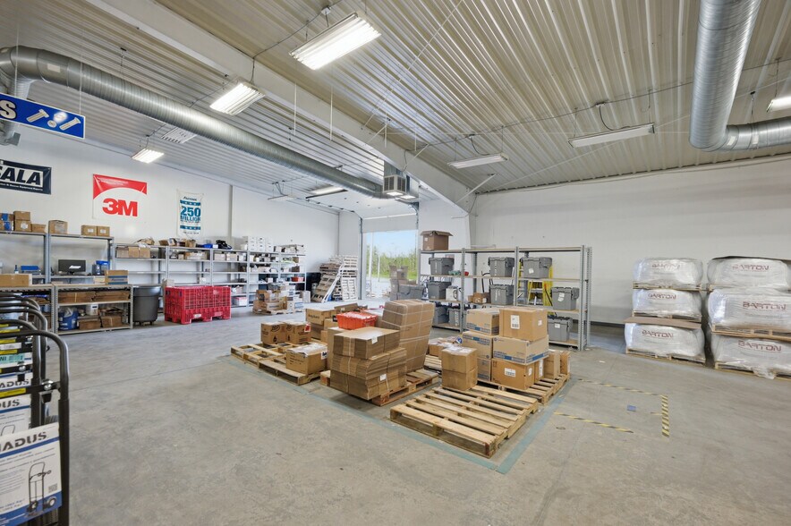More Photos Of 1429 W Main St, Greenfield Showroom For Lease