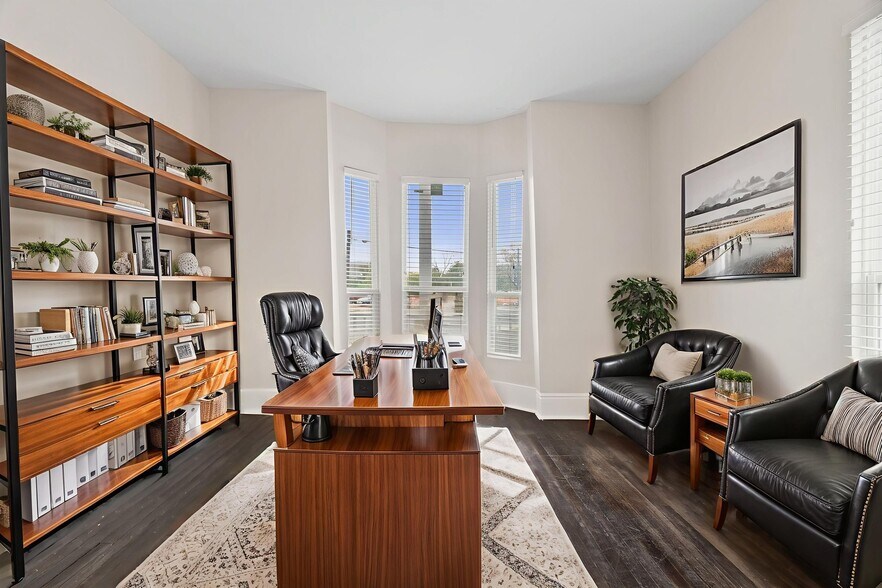 More Photos Of 620 N Flores St, San Antonio Freestanding For Lease