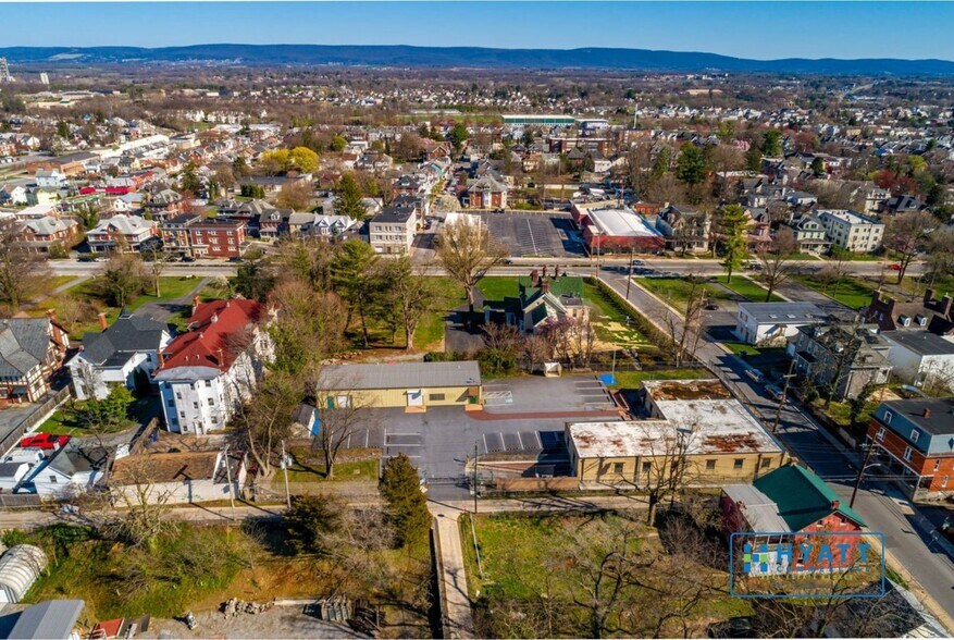 More Photos Of 34 Charles St, Hagerstown Showroom For Lease