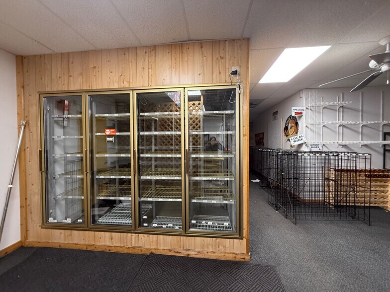 More Photos Of 727 N Walnut St, Goddard Storefront Retail Office For Lease