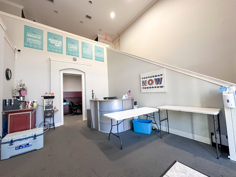 More Photos Of 180 Fitzgerald Rd, Lakeland Office For Sale