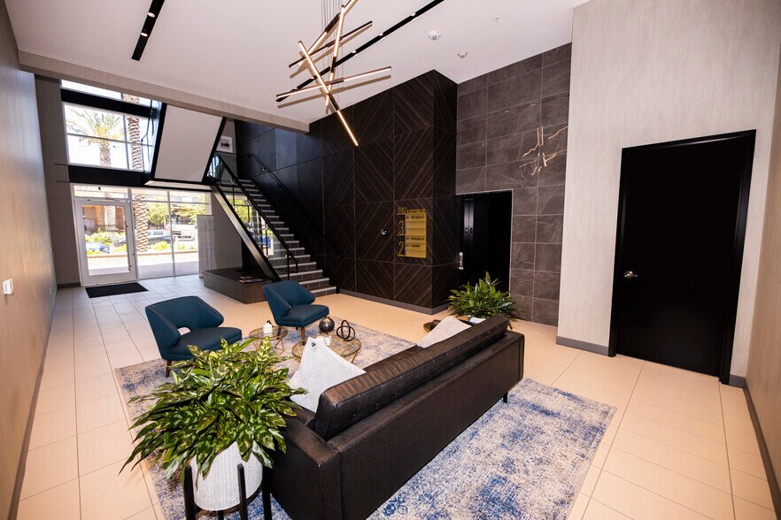 More Photos Of 17767 N Scottsdale Rd, Scottsdale General Retail For Lease