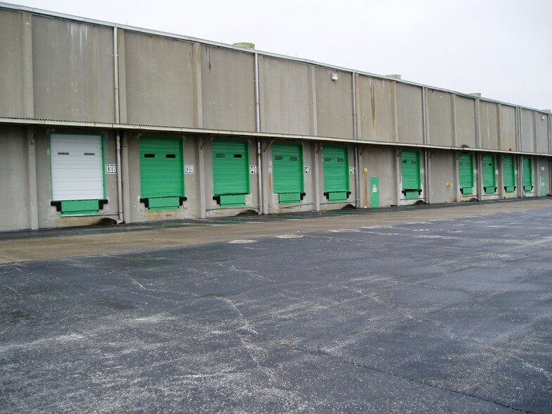 More Photos Of 6045 SE 83rd St, Ocala Distribution For Lease