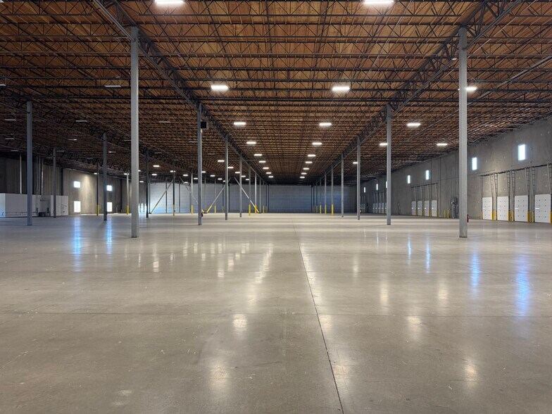 More Photos Of 7461 Metro Air Pky, Sacramento Warehouse For Lease