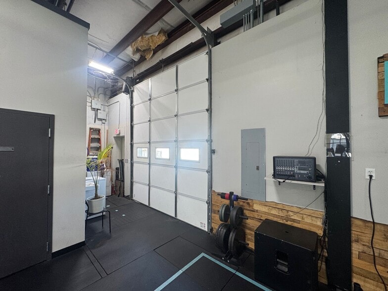 More Photos Of 6949 Stage Rd, Memphis Freestanding For Sale