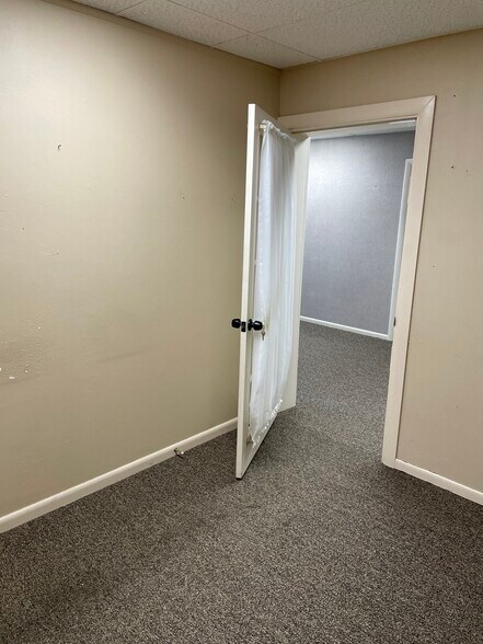 More Photos Of 4415-4427 E 31st St, Tulsa Unknown For Lease