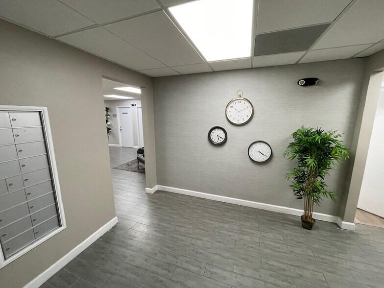 More Photos Of 501 Golden Isles Dr, Hallandale Beach Office For Lease