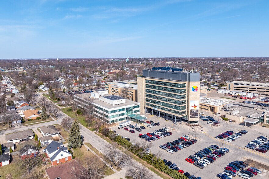 More Photos Of 820 E Grant St, Appleton Medical For Lease