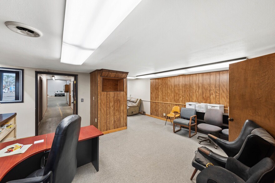 More Photos Of 225 W Lockhart Ave, Coos Bay Warehouse For Sale