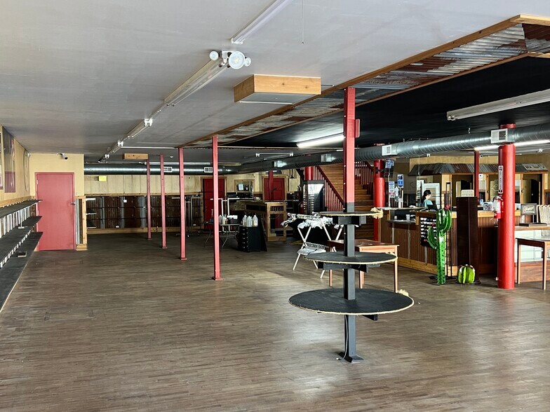 More Photos Of 110 E Chambers St, Cleburne General Retail For Sale