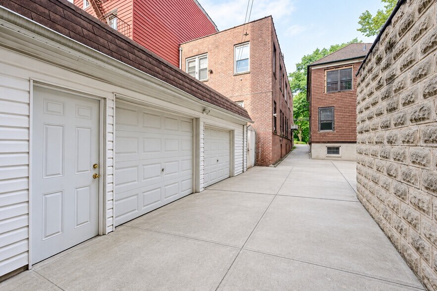 More Photos Of 3548 Bronx Blvd, Bronx Apartments For Sale
