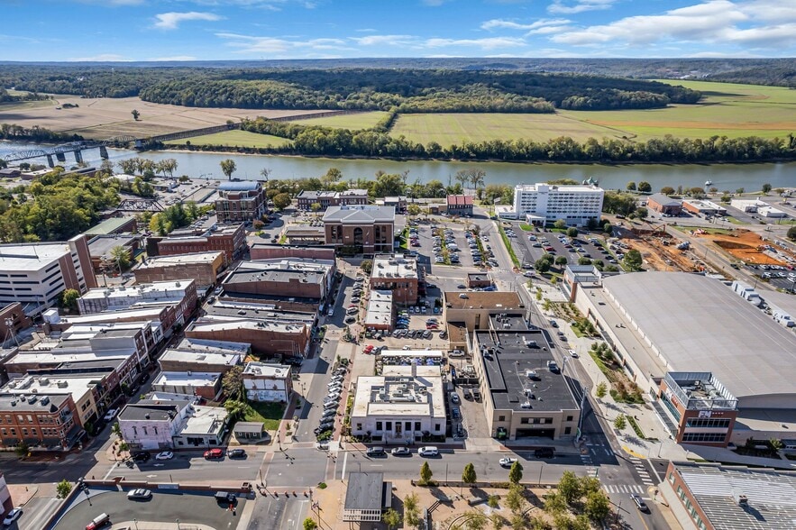 More Photos Of 131 Strawberry Alley Aly, Clarksville General Retail For Lease