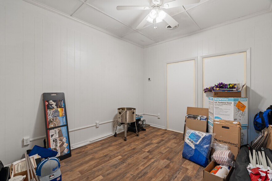 More Photos Of 531 Central Ave, Laurel Flex For Sale