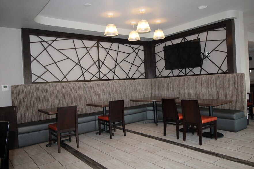 More Photos Of 8755-8757 Old Redwood Hwy, Windsor Hotel For Sale