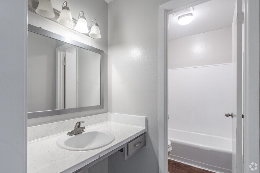 More Photos Of 2550 S Bypass 35, Alvin Apartments For Sale