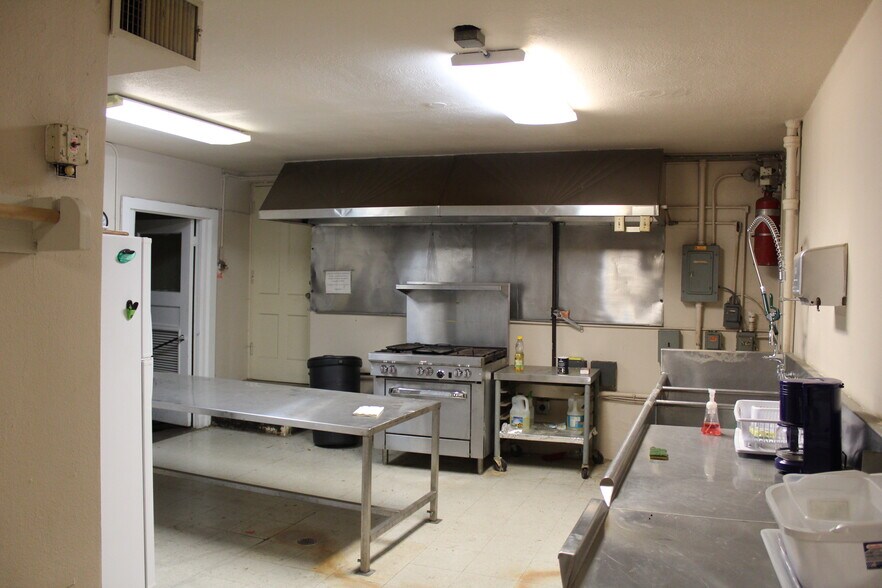 More Photos Of 1519 Circle Park Blvd, Fort Worth Religious Facility For Sale