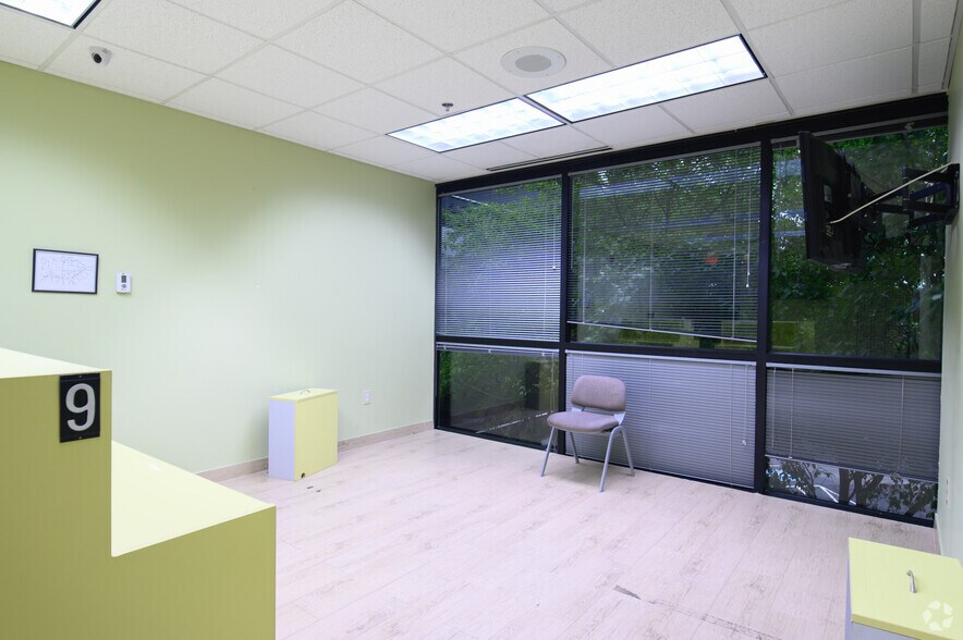 More Photos Of 400 Cresson Blvd, Phoenixville Unknown For Lease