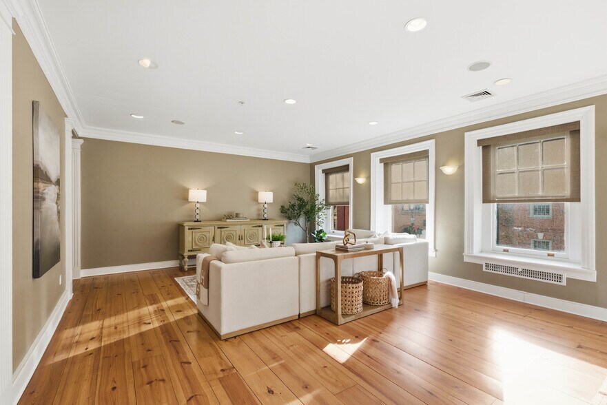 More Photos Of 121-123 E King St, Lancaster Office Residential For Sale