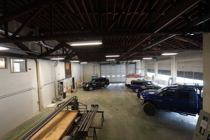 More Photos Of 530 NE Couch St, Portland Light Manufacturing For Lease