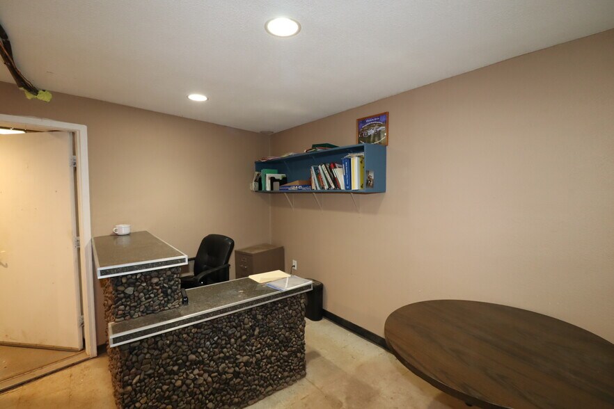 More Photos Of 522 Sanborn Ave, Ashland Storefront Retail Residential For Sale