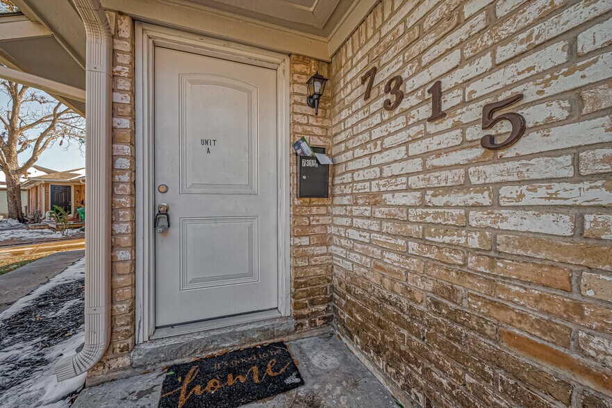 More Photos Of 7315 Housman, Houston Specialty For Lease