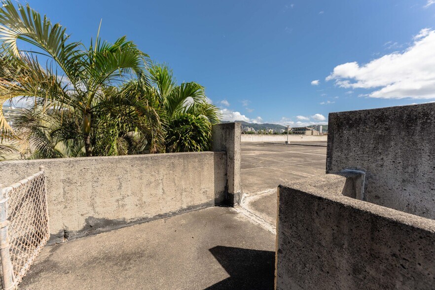 More Photos Of 917 Kokea St, Honolulu Office For Lease