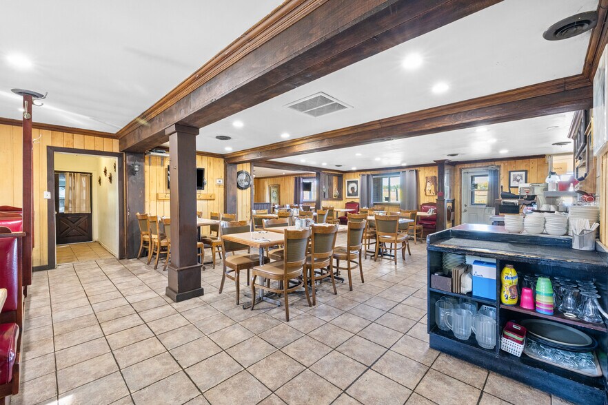 More Photos Of 809 Québec 344, Saint-placide Restaurant For Sale