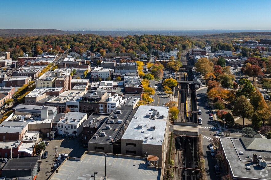 More Photos Of 47 Maple St, Summit Office For Lease