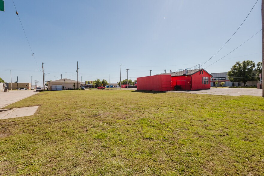 More Photos Of 0.21+/- Acres at E. Murdock & N. Washington Av ave, Wichita Land For Sale