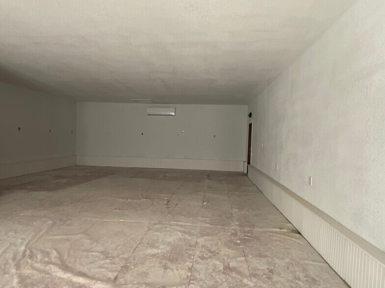 More Photos Of 817 Marshall St, Albert Lea Flex For Sale