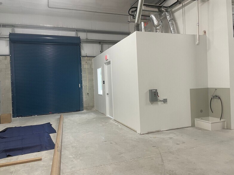 More Photos Of 1725 Kennedy Pt, Oviedo Industrial For Lease